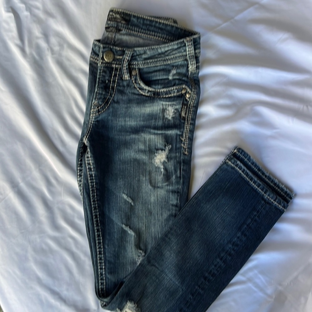Silver Jeans! Aiko Baby Boot. W28/L33 Distressed Denim